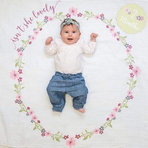 LULUJO baby’s first year blanket & cards set.